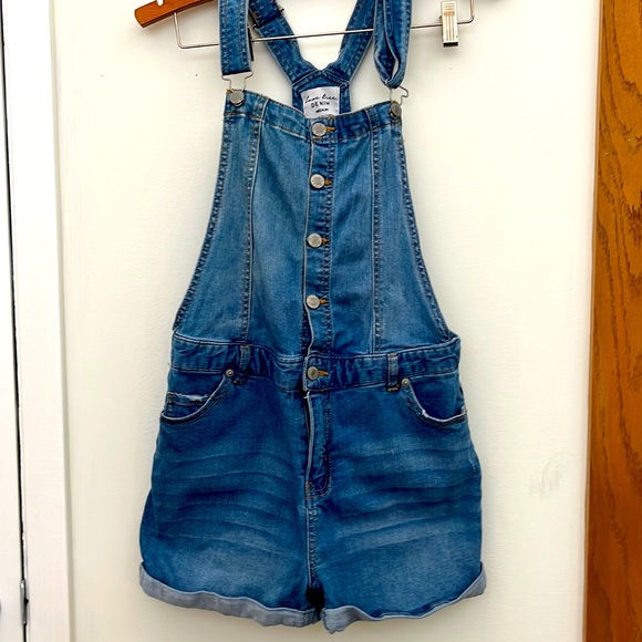 Super Cute Denim Overall Shorts Size M - Picture 1 of 5